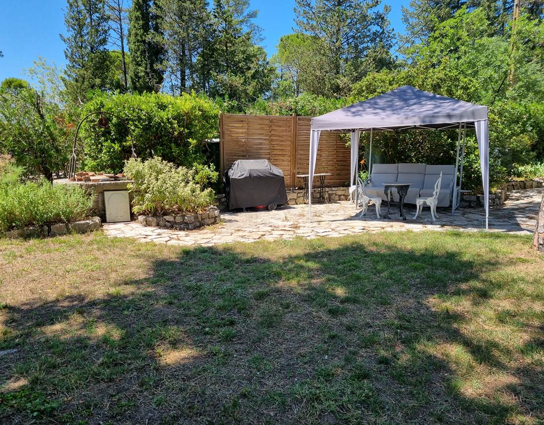 Balancelle côté barbecue