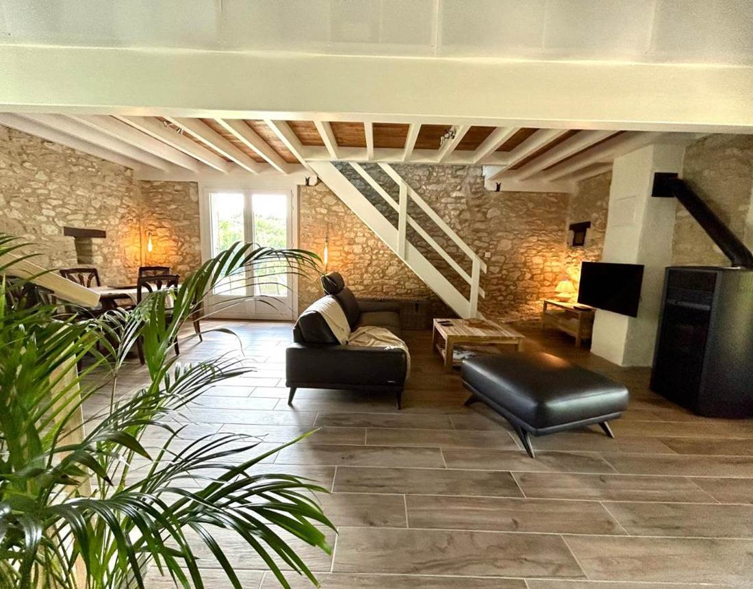 GITE DE LA RASTELLE - Salon TV