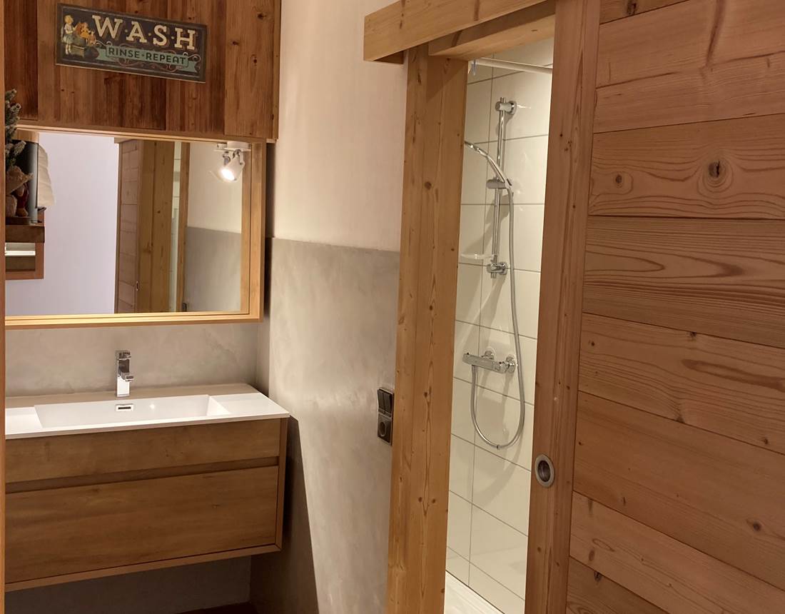 Douche et wc séparés en rez de jardin