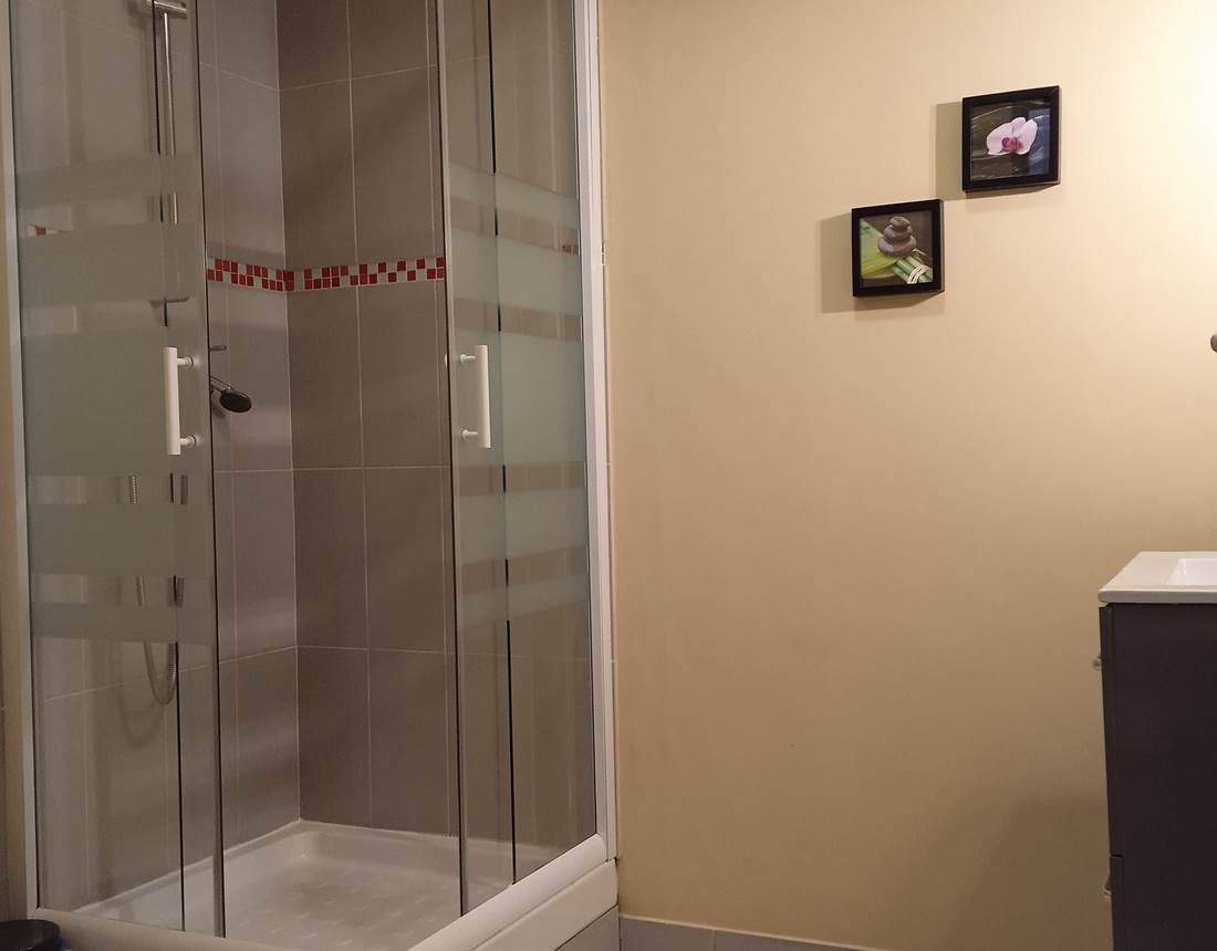 salle de bain chambre 2