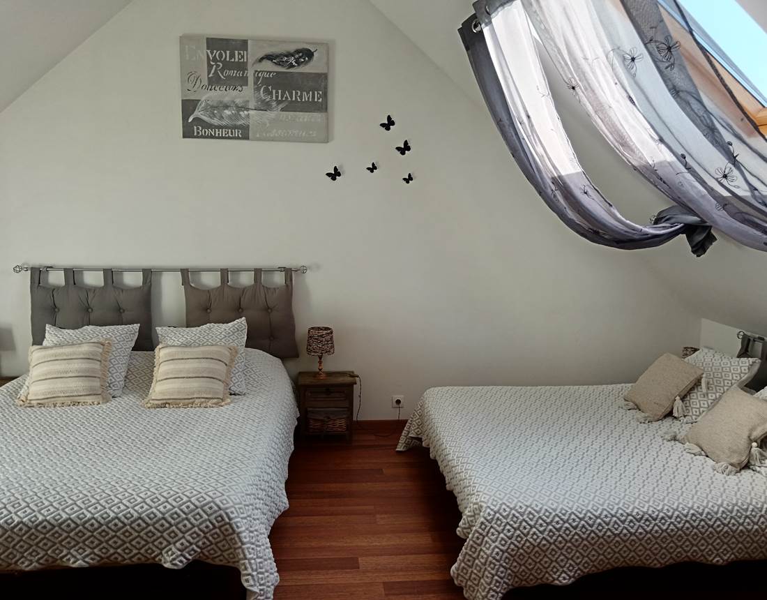 Chambre avec 2 lits pour 2 à 4 personnes