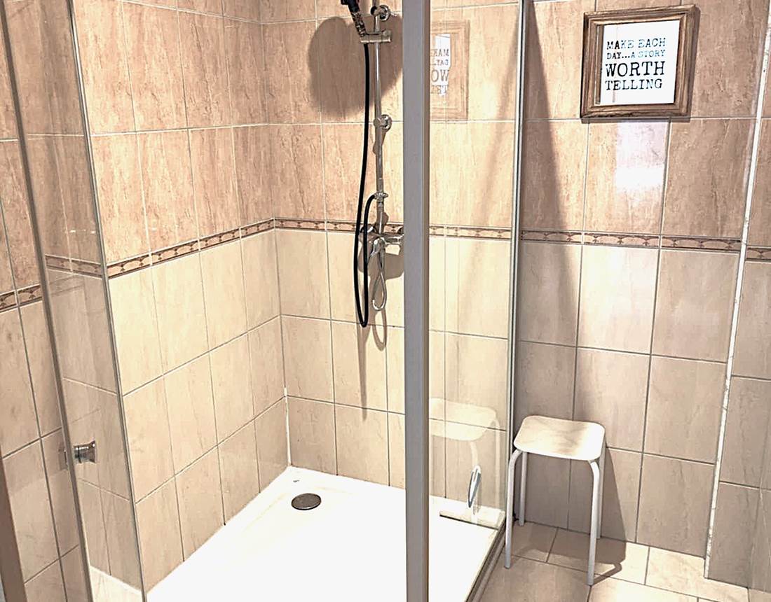 2-cabines-de-douche-indépendantes