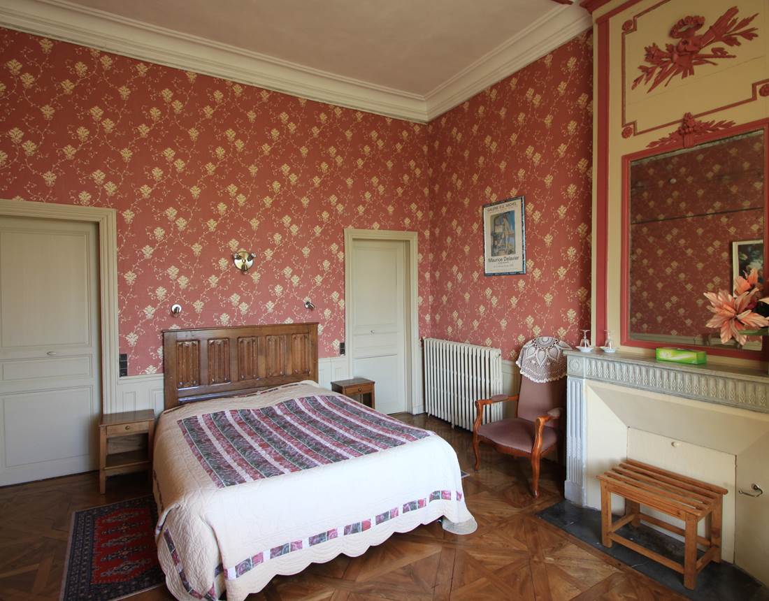 Delavier chambre avec  parquet  salle de bain privée vues sur jardin