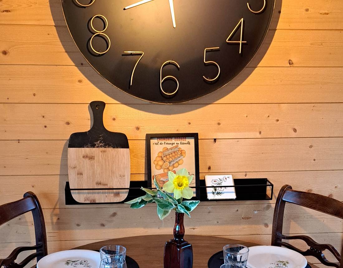 Domaine INYAQAB Grande Cabane coin repas