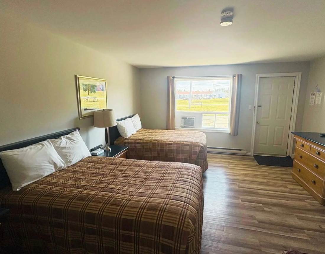 Chambre confortable avec 2 lits doubles