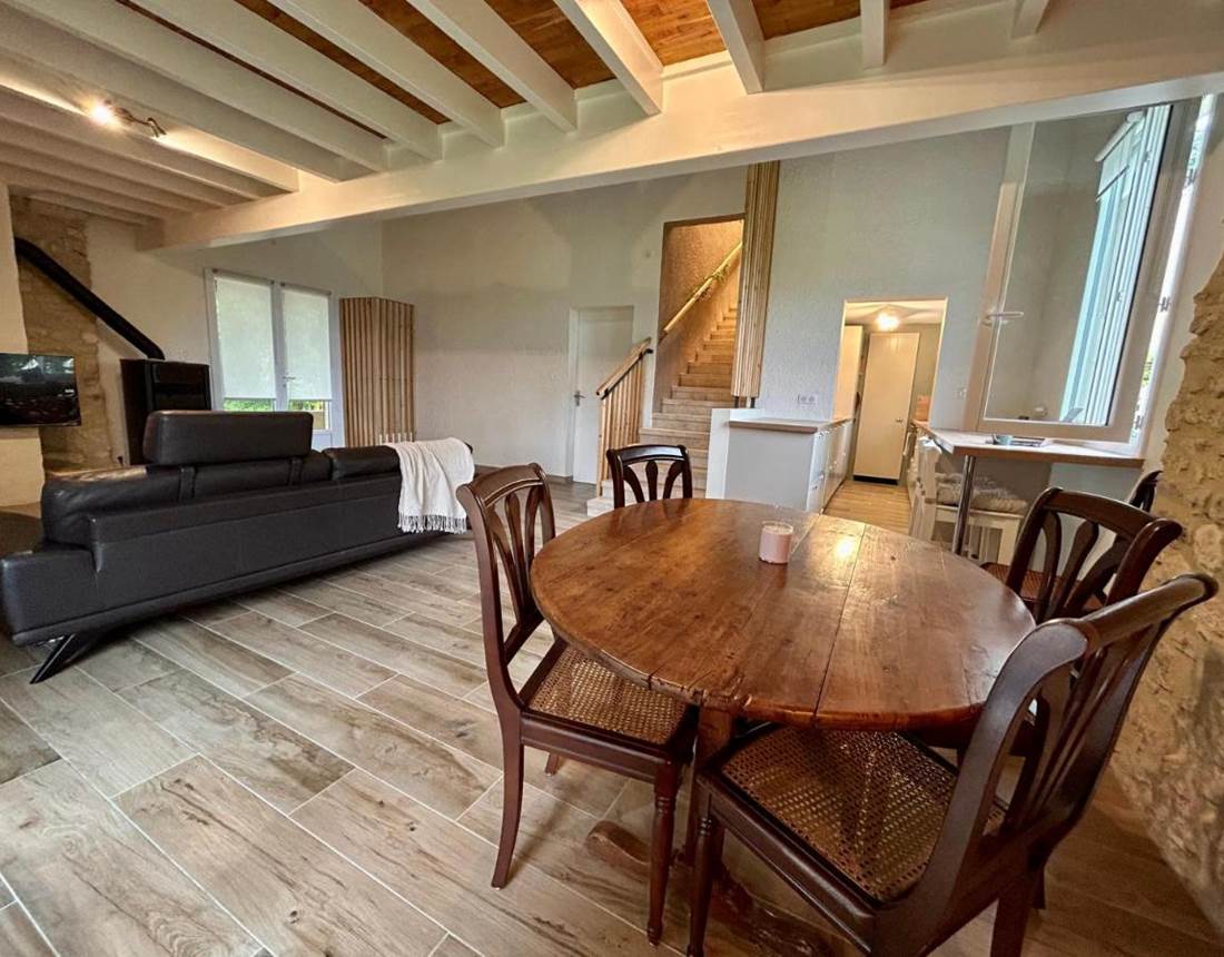 GITE DE LA RASTELLE - Table à Manger