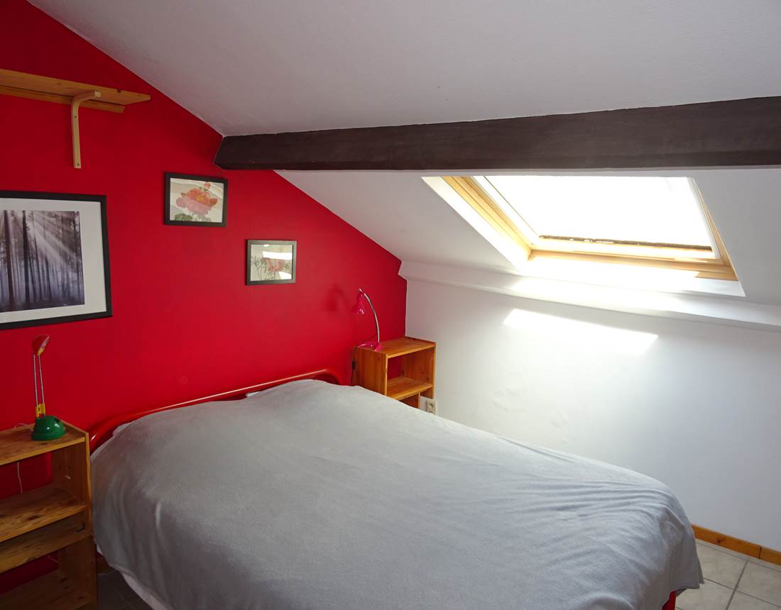 Chambre 2 avec grand lit matrimonial