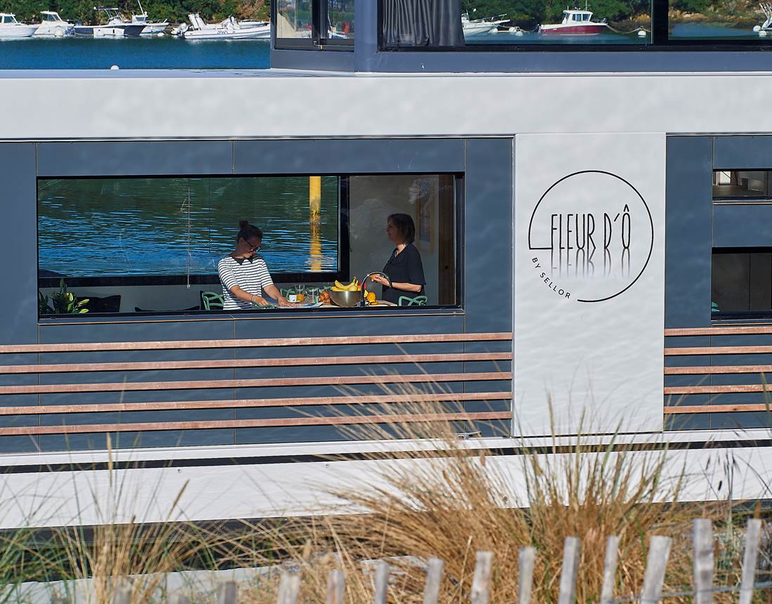 Lodge boat Fleur d'Ô ©Y. Zedda