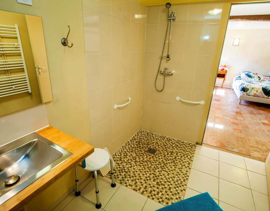 salle de bain de la chambre 1 du gîte de la Tour de guet