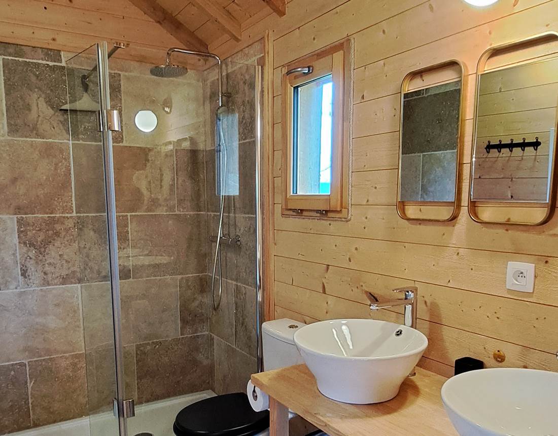 Domaine INYAQAB Grande Cabane salle de douche
