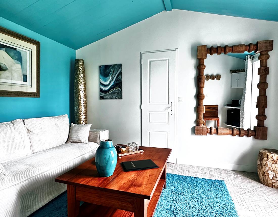 le salon de la chambre bleue