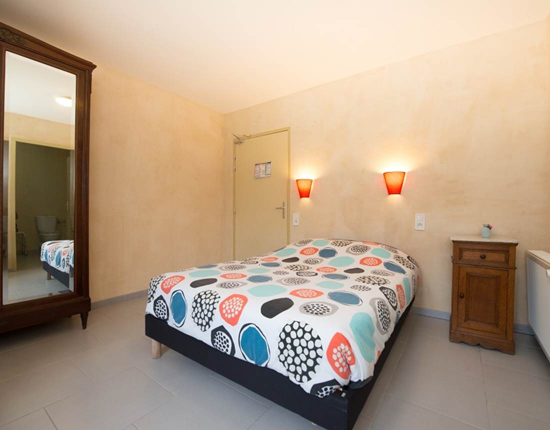 chambre 1 accessible aux personnes à mobilité réduite