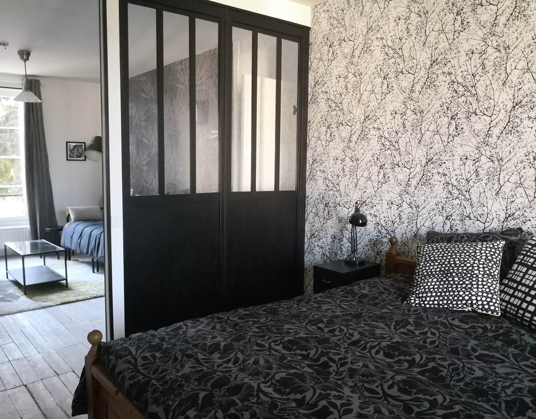 Maison Courbarien - suite "Onyx" chambre vue sur salon