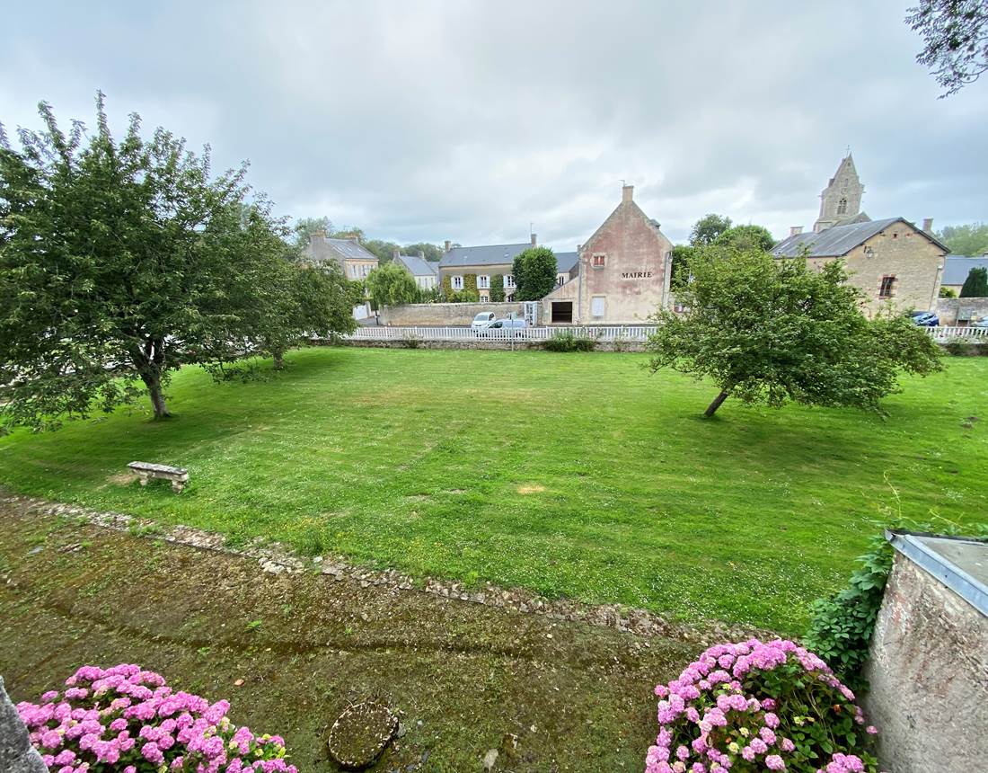 Vue de la chambre attenante
