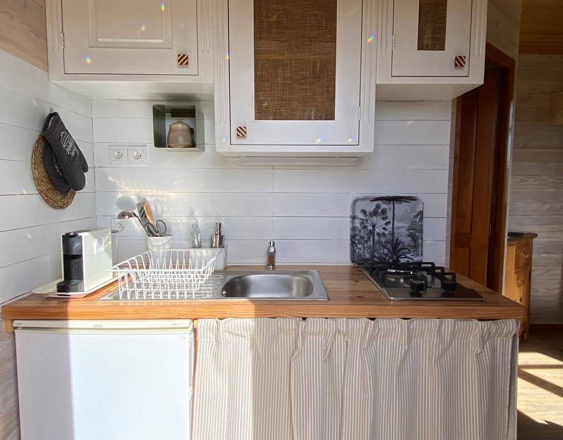 Les terres de la chouette, kitchenette avec machine à café Nespresso