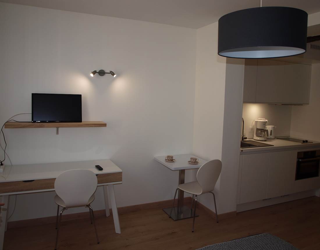 Studio 23 m2 coin bureau et coin cuisine