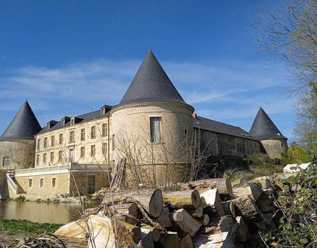 vue sur Corps de Logis et Chapelle