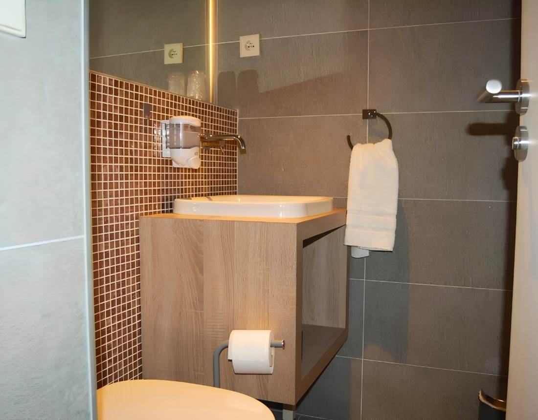 Suite Salle de bain privative Hotel Jean Bart Paris 6