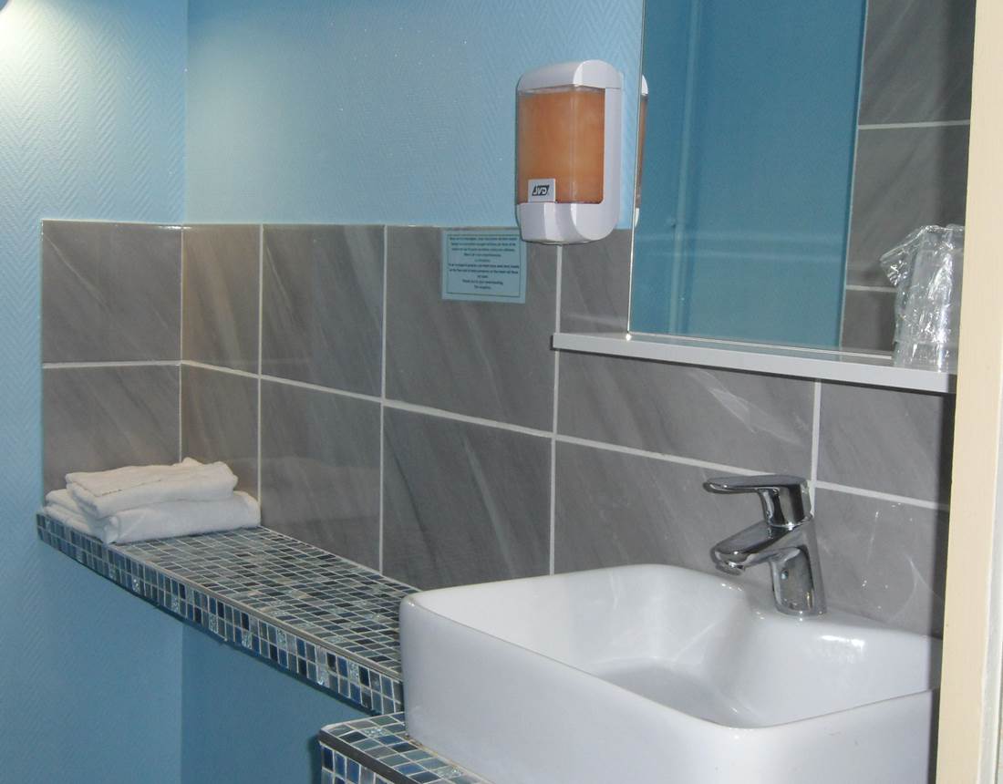 Ch 21 SDB Hôtel Jean Bart jardin du Luxembourg