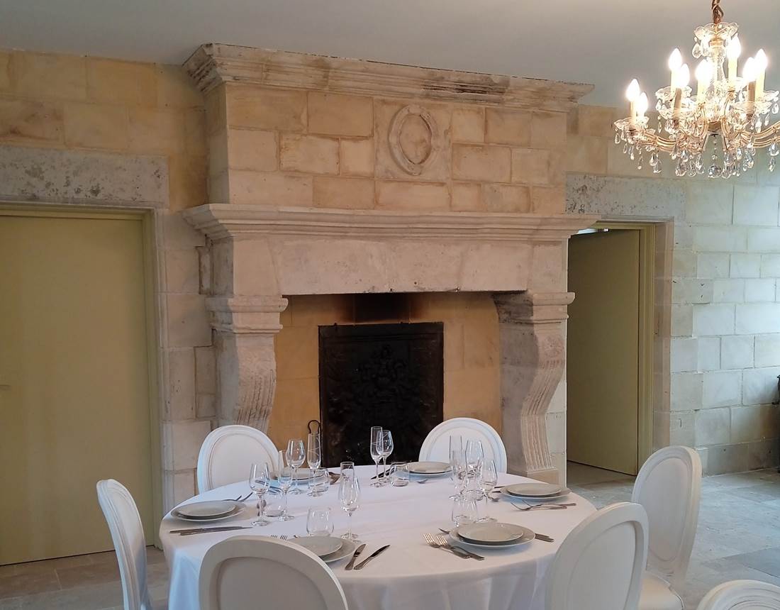 cheminée de la salle de réception