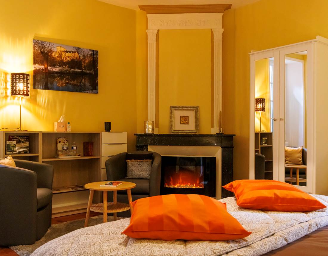 Le cosy coin salon et sa cheminée