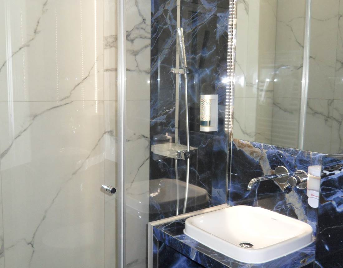 Salle de bain individuelle hotel jean bart paris 6 jardin du luxembourg