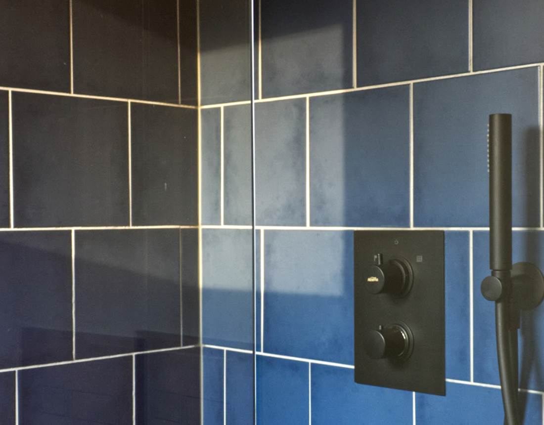 Salle de bain avec douche à l'italienne