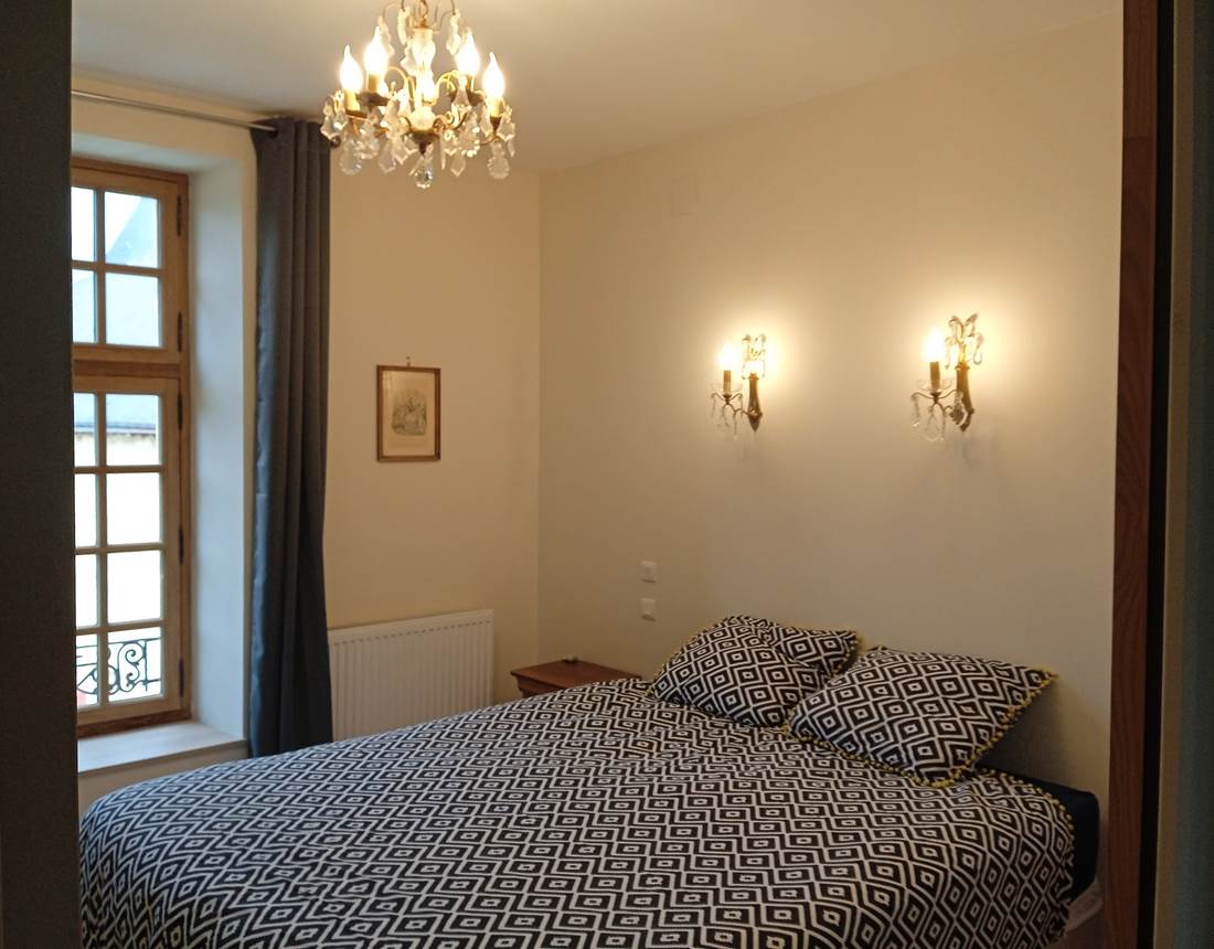 chambre du corps de logis avec vue sur la cour