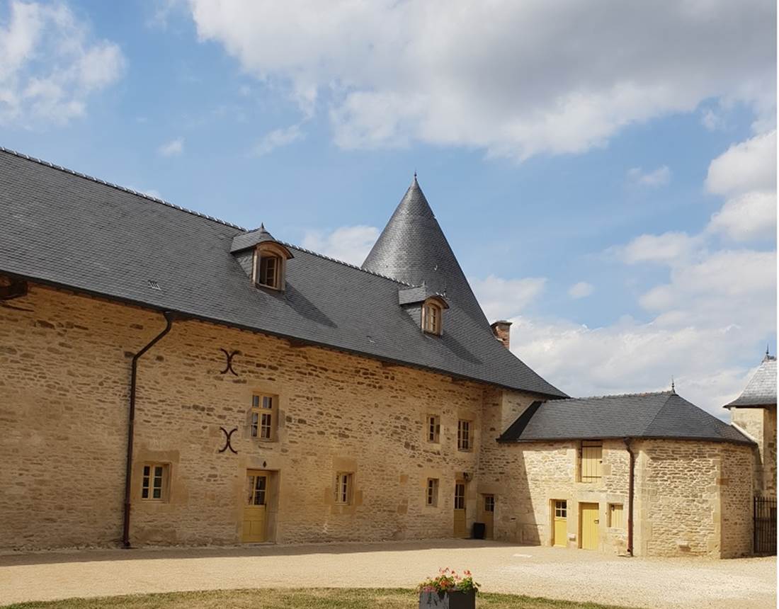 La Tour de Guet vue de la cour