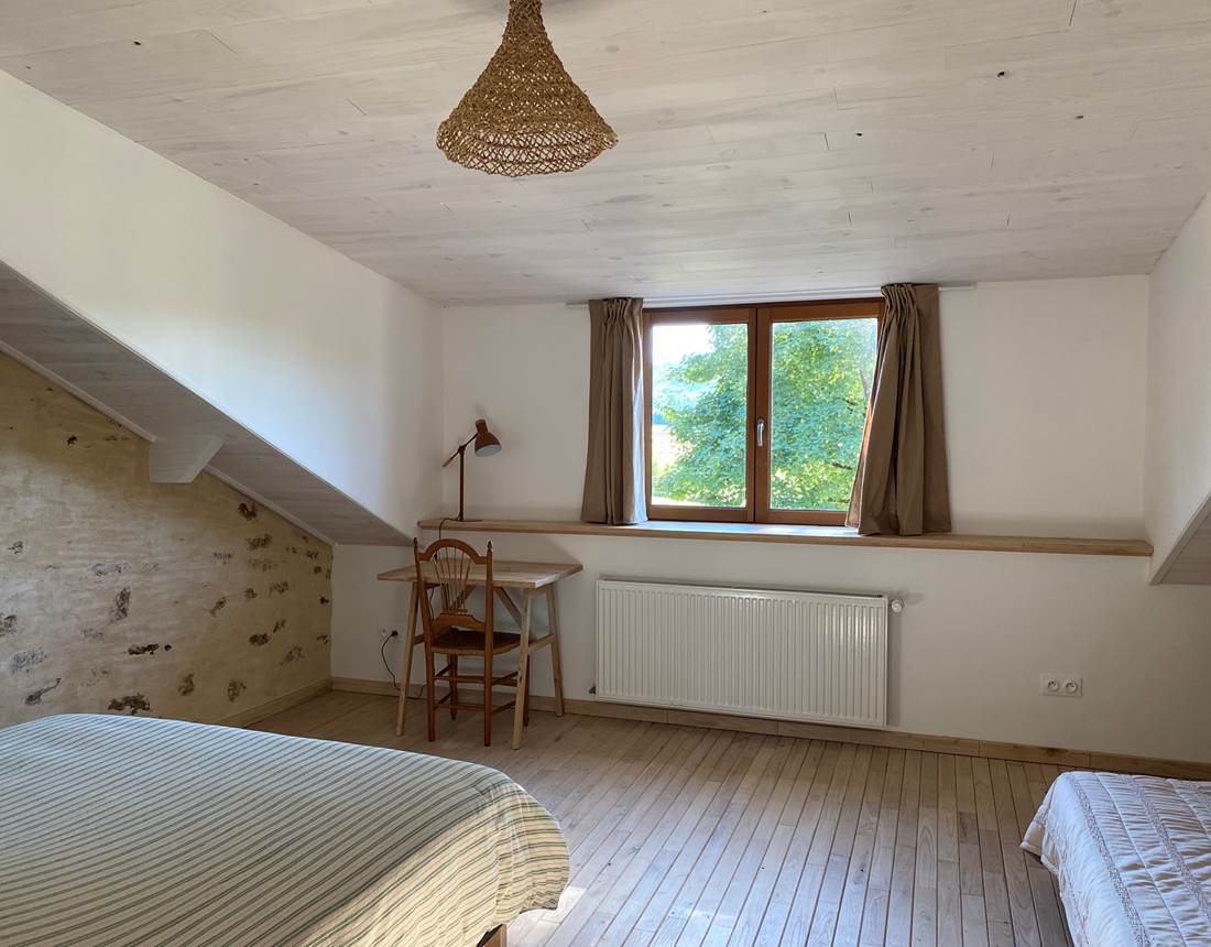 Gîte de la chevêche, coin bureau dans la chambre