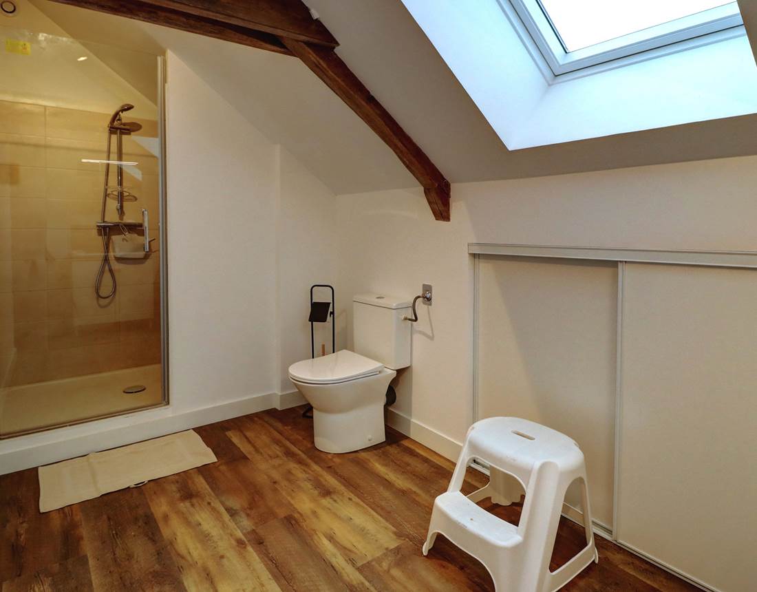 Salle de Bain 1 - 01 - Gi^te La Suite