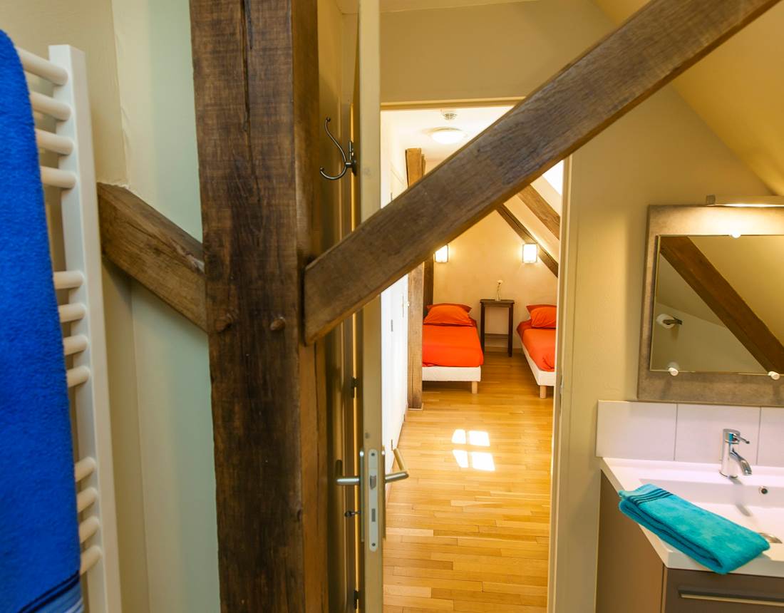 chambre 9 au 2è étage avec 2lits largeur70cm