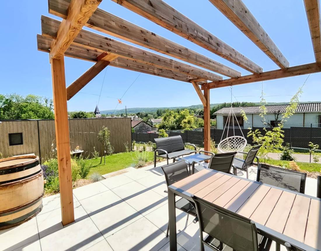 terrasse-du-gite-le-chardonnay-pour-un-repos-garanti