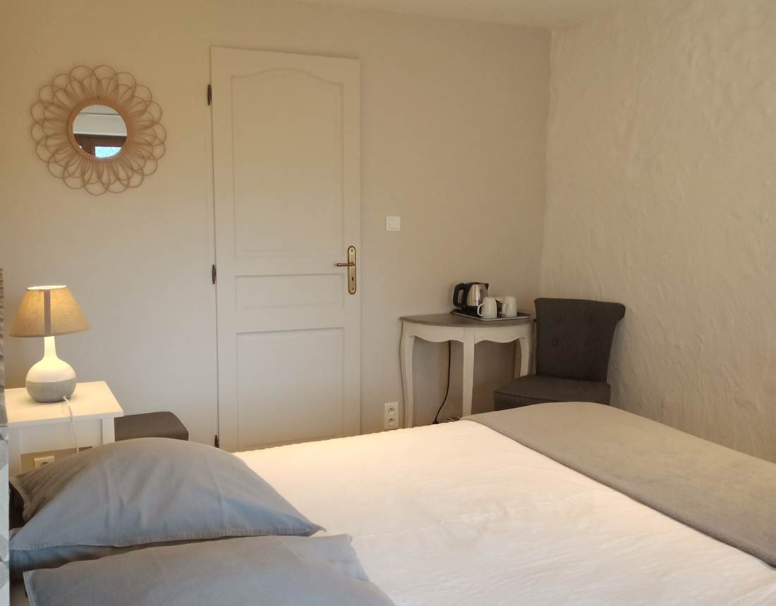 chambre cosy avec plateau courtoisie
