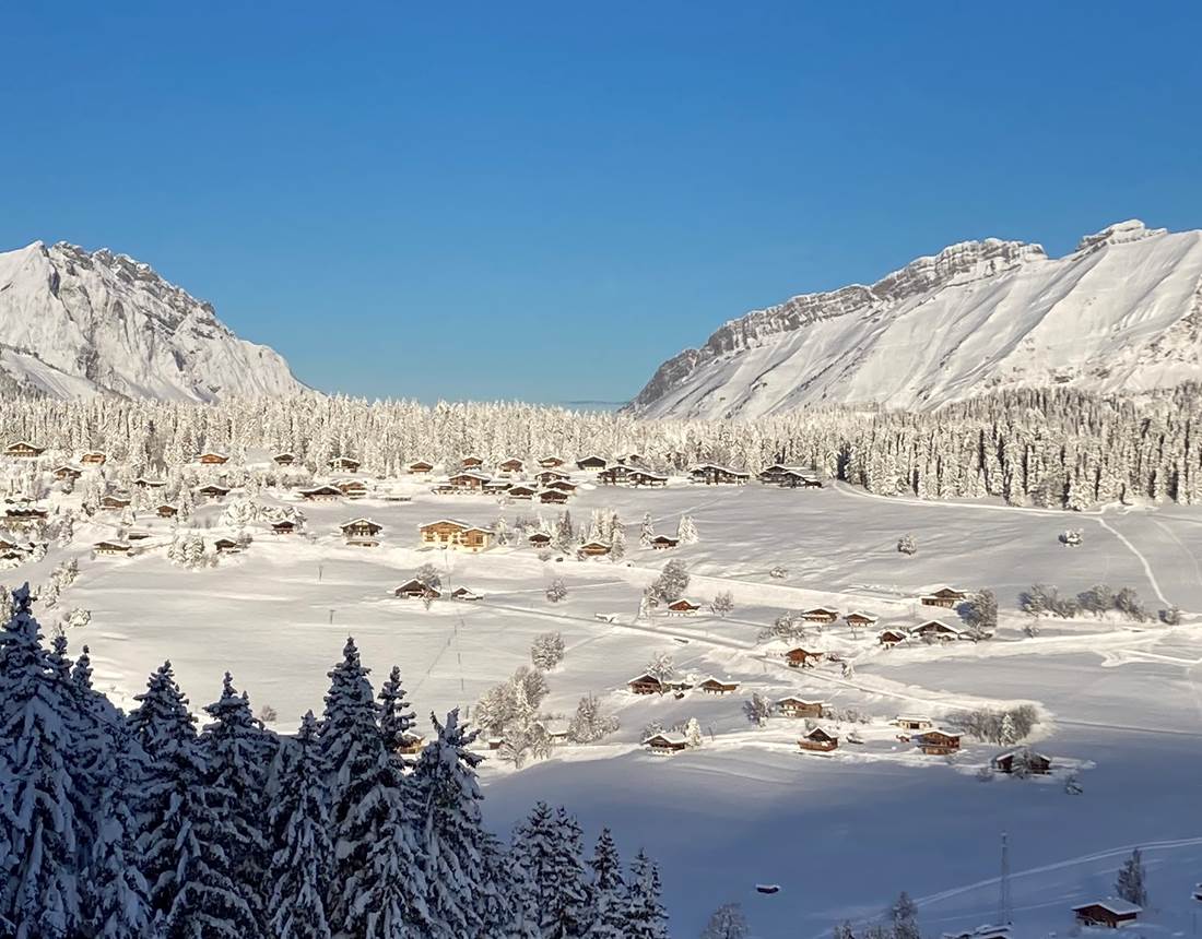 Vue sur le Lachat depuis les pistes