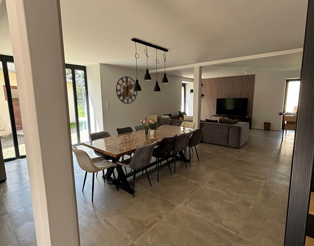 Grande salle à manger conviviale pour 10 clos des hirondelles limousin