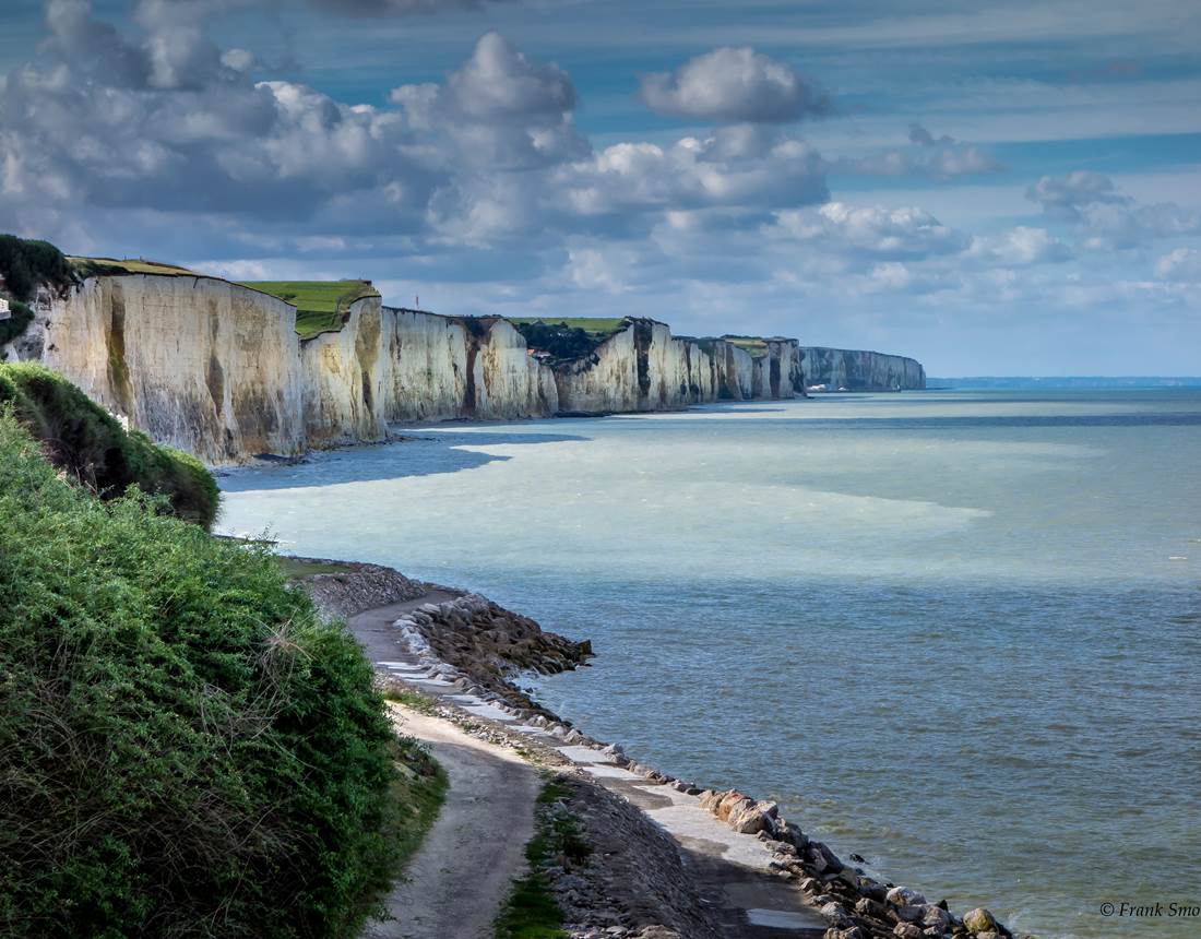 Les falaises Ault Baie de Somme Gites La Baie des Remparts France