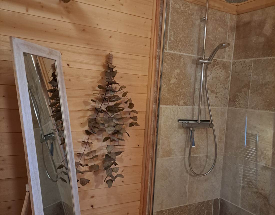 Domaine INYAQAB Petite Cabane salle de douche 3