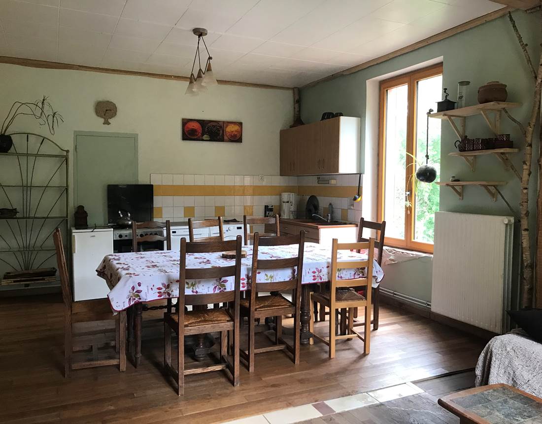 salle à manger et espace cuisine