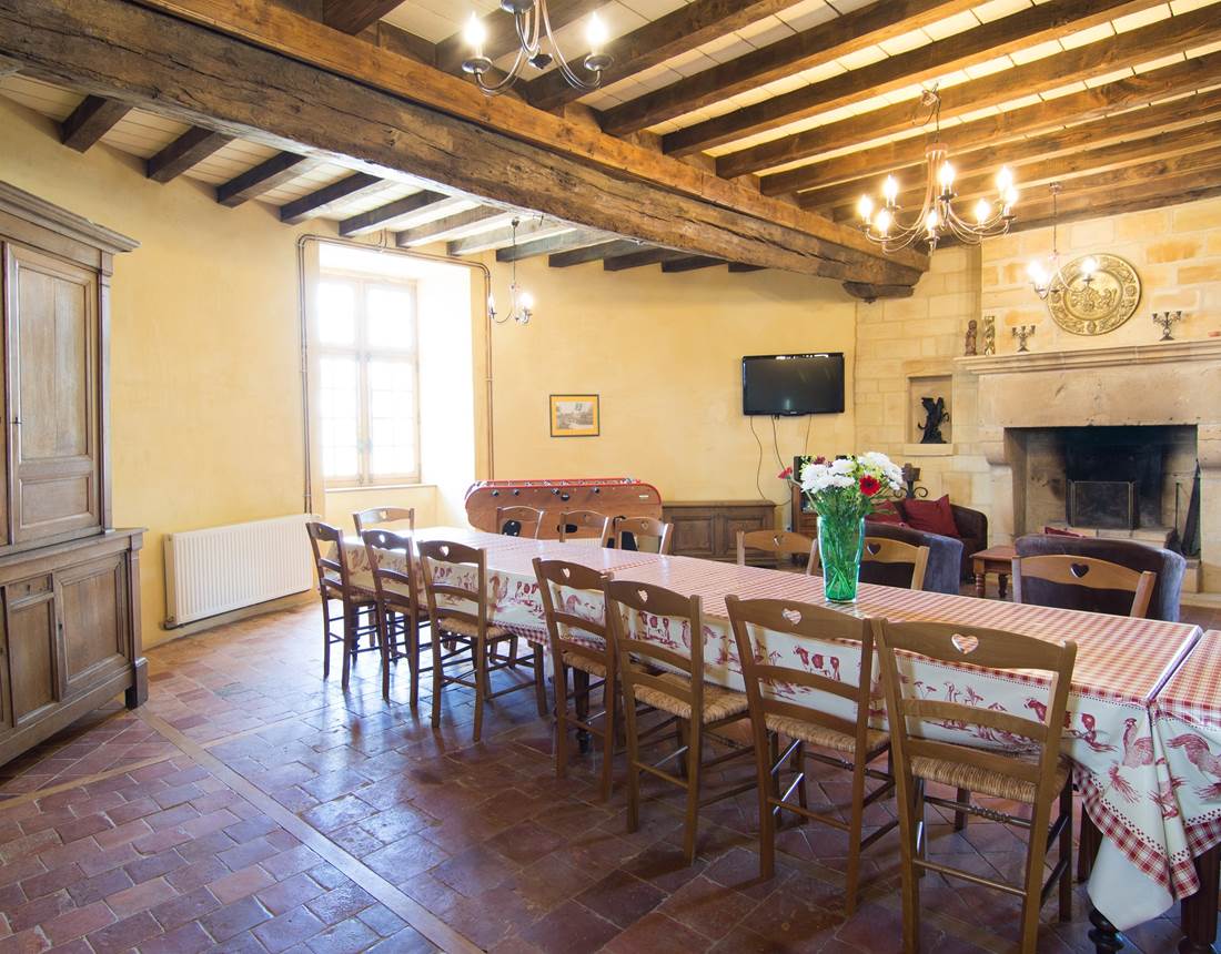 SALLE A MANGER Gite tour de guet charbogne