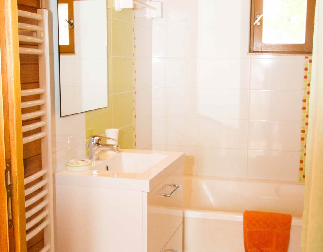 La Maison des Abeilles_Chambolle salle de bain