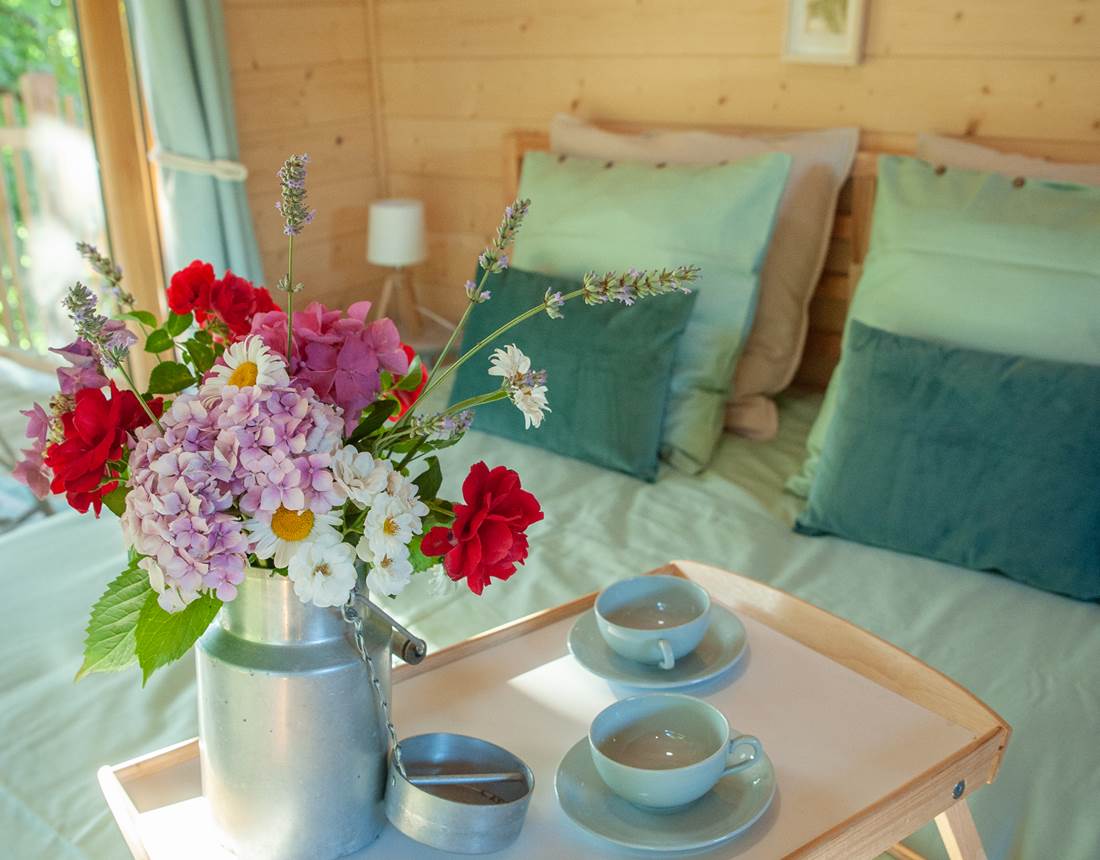 Bouquet de bienvenue La Petite Cabane perchée INYAQAB Cause de Clérans Dordogne Périgord