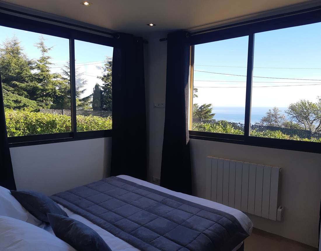 Chambre parentale avec vue mer