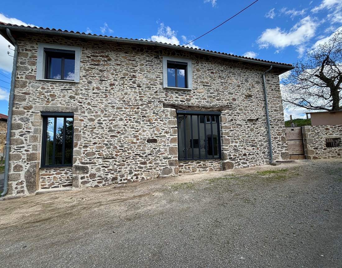 Façade extérieure clos des hirondelles limousin