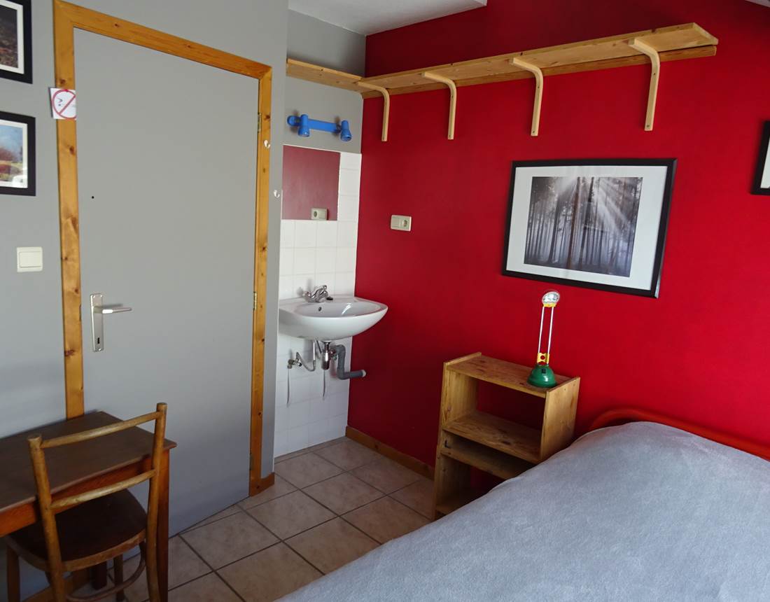 chambre 2 avec coin  lavabo