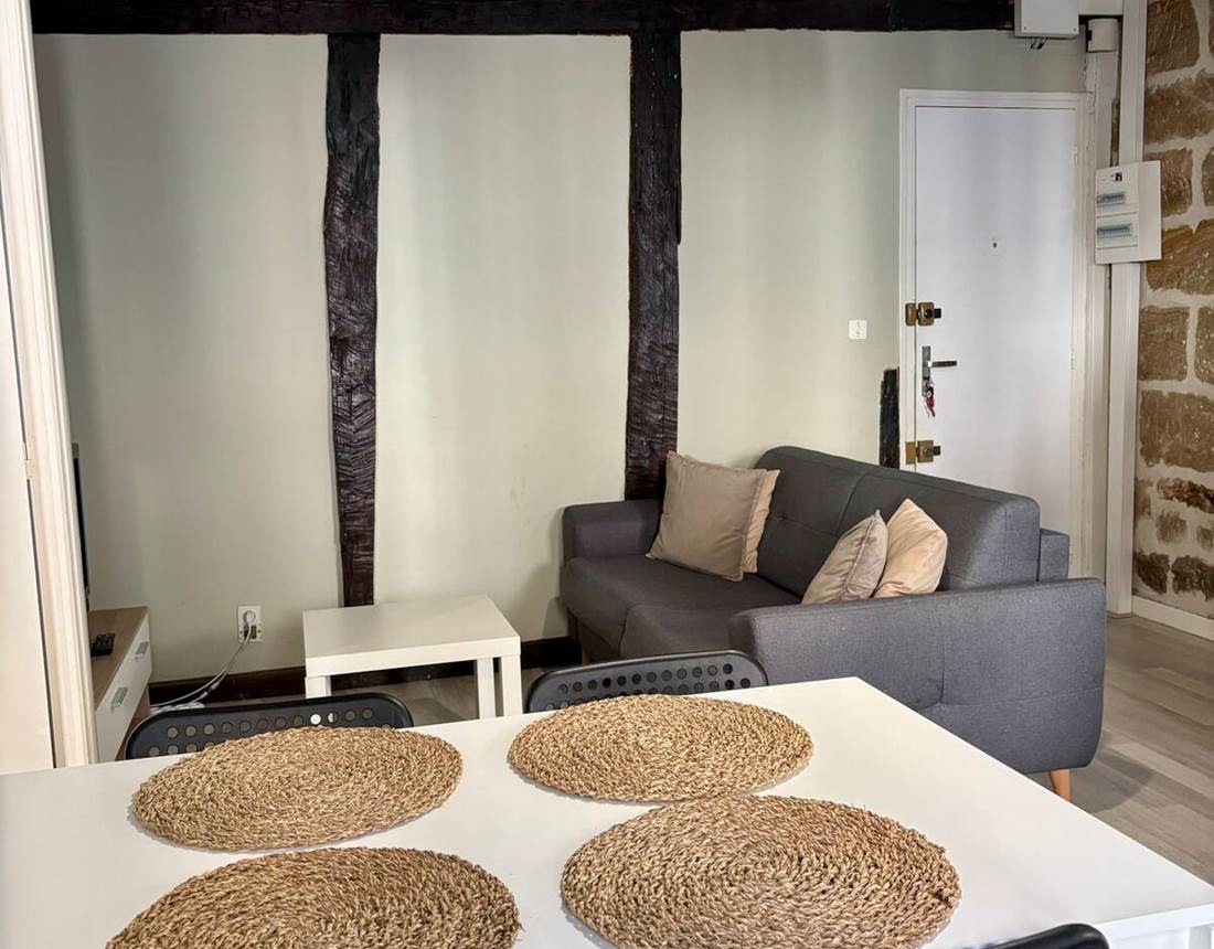 77482266-6c76-407b-852d-f74b27229036