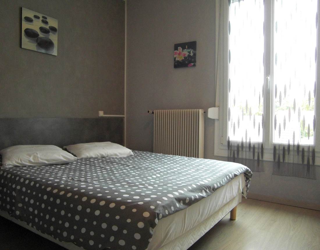 Chambre double confort, côté parking