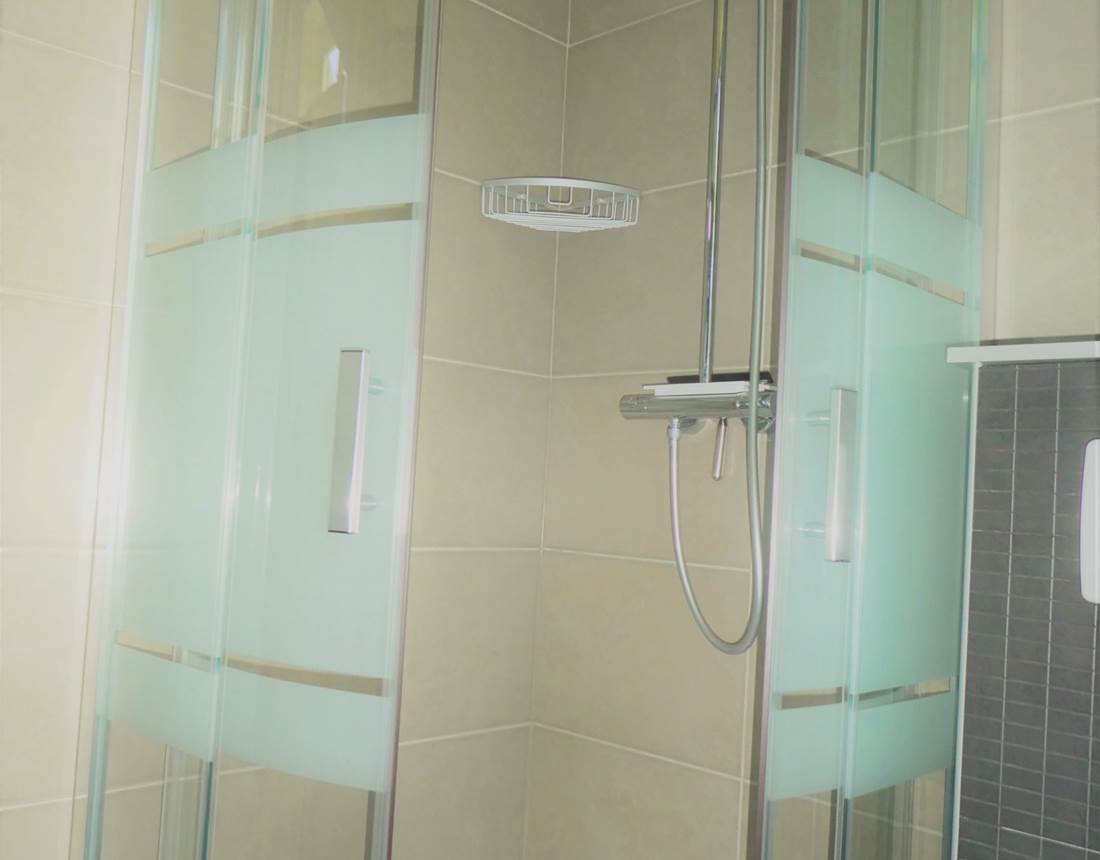 La douche 90x90 avec la colonne Grohe