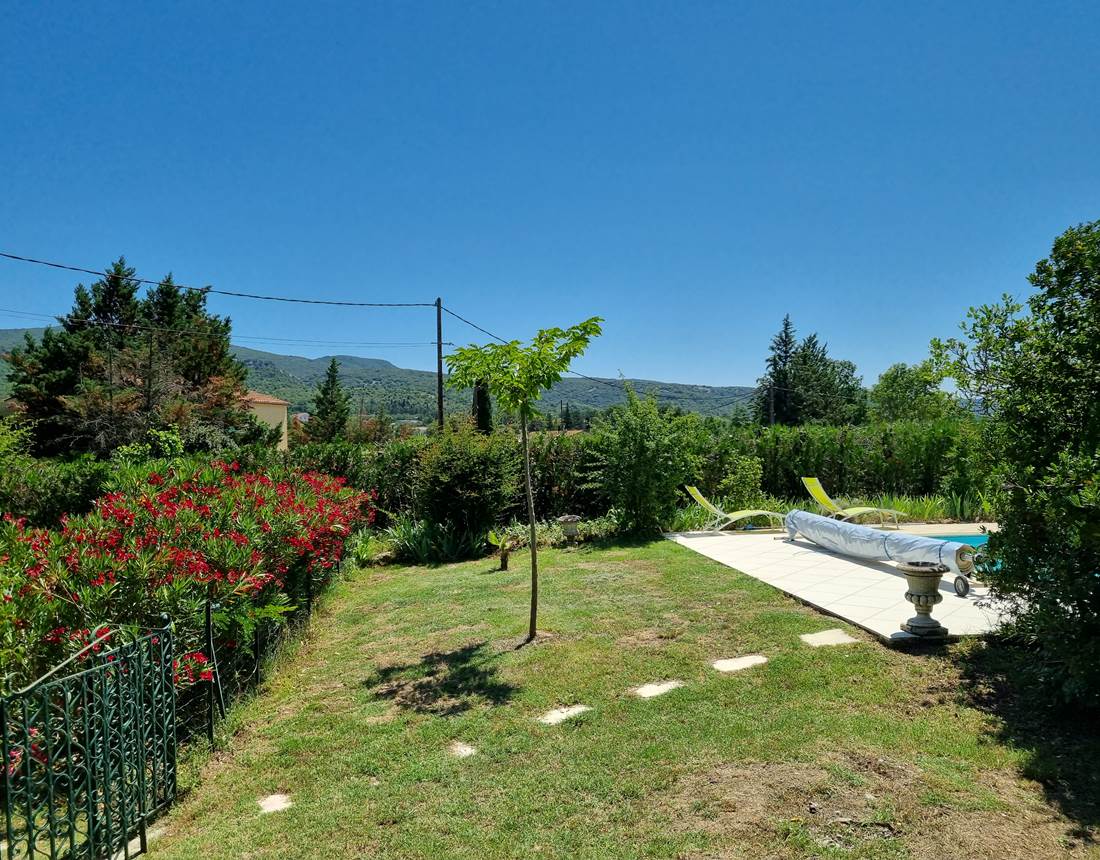 Jardin côté piscine