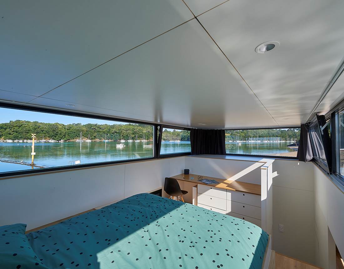 Lodge boat Fleur d'Ô - chambre parentale ©Y. Zedda